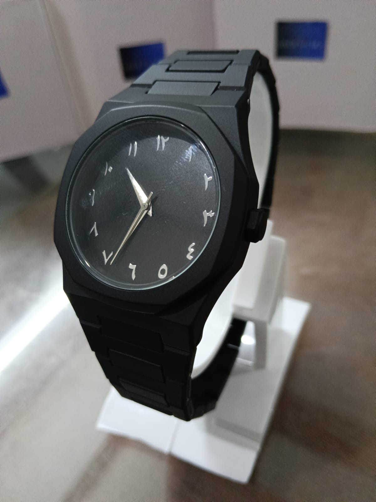 Black Aura | light weight but heavy look