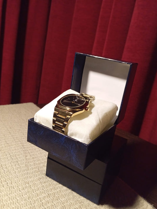 Golden Black Dial Watch | Bold Elegance in Every Second