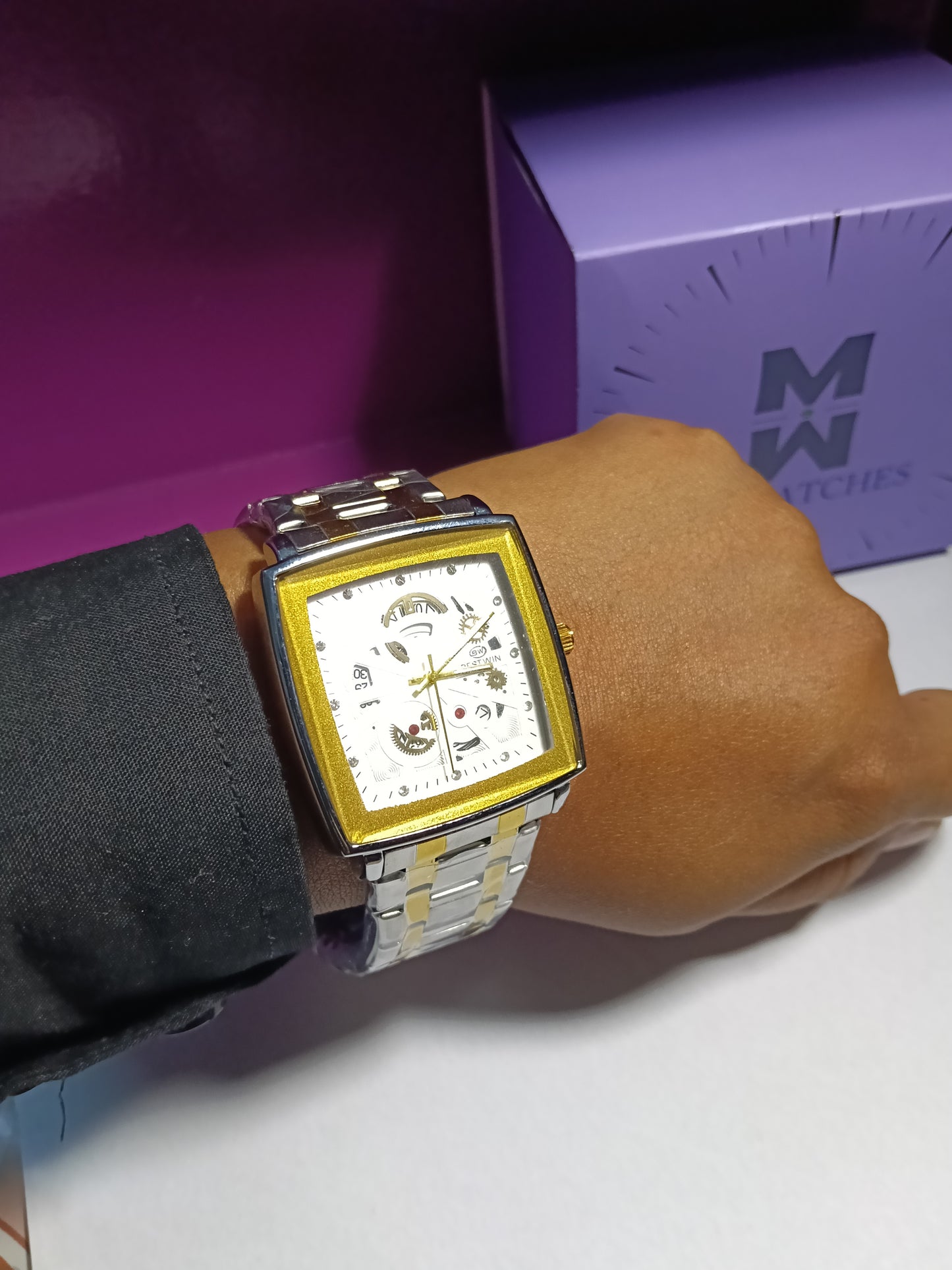 Royal Edge Square Chain Watch