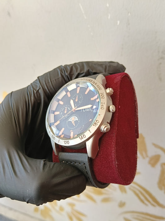 Elegant Dail with black strap